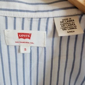 Levi's short-sleeved shirt